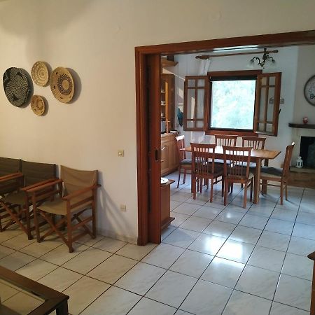 Villa Dimitris Afra Luaran gambar