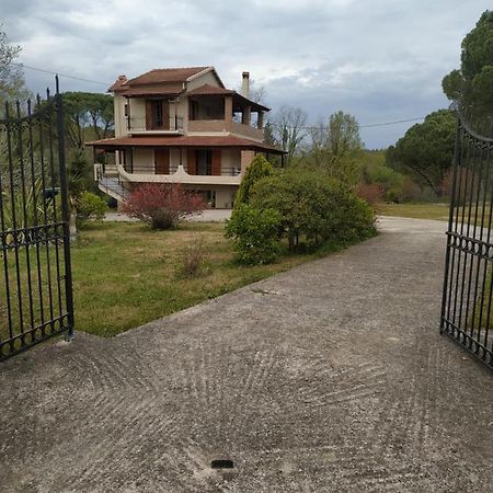 Villa Dimitris Afra Luaran gambar
