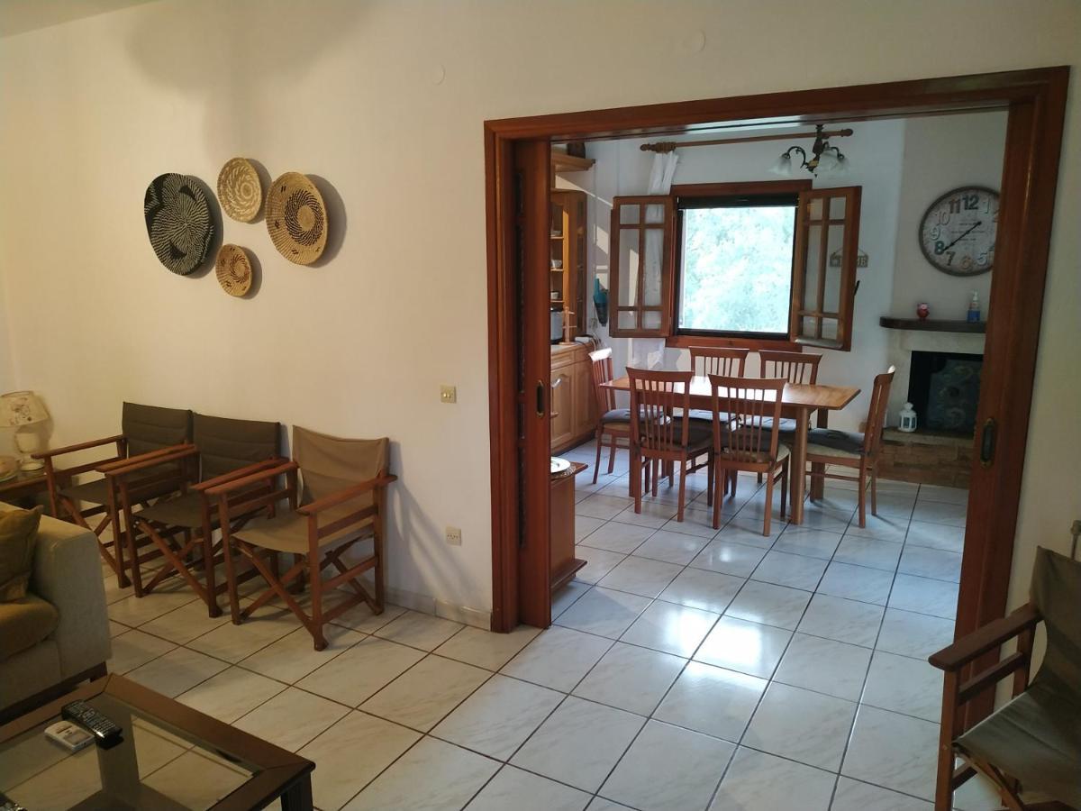 Villa Dimitris Afra Luaran gambar