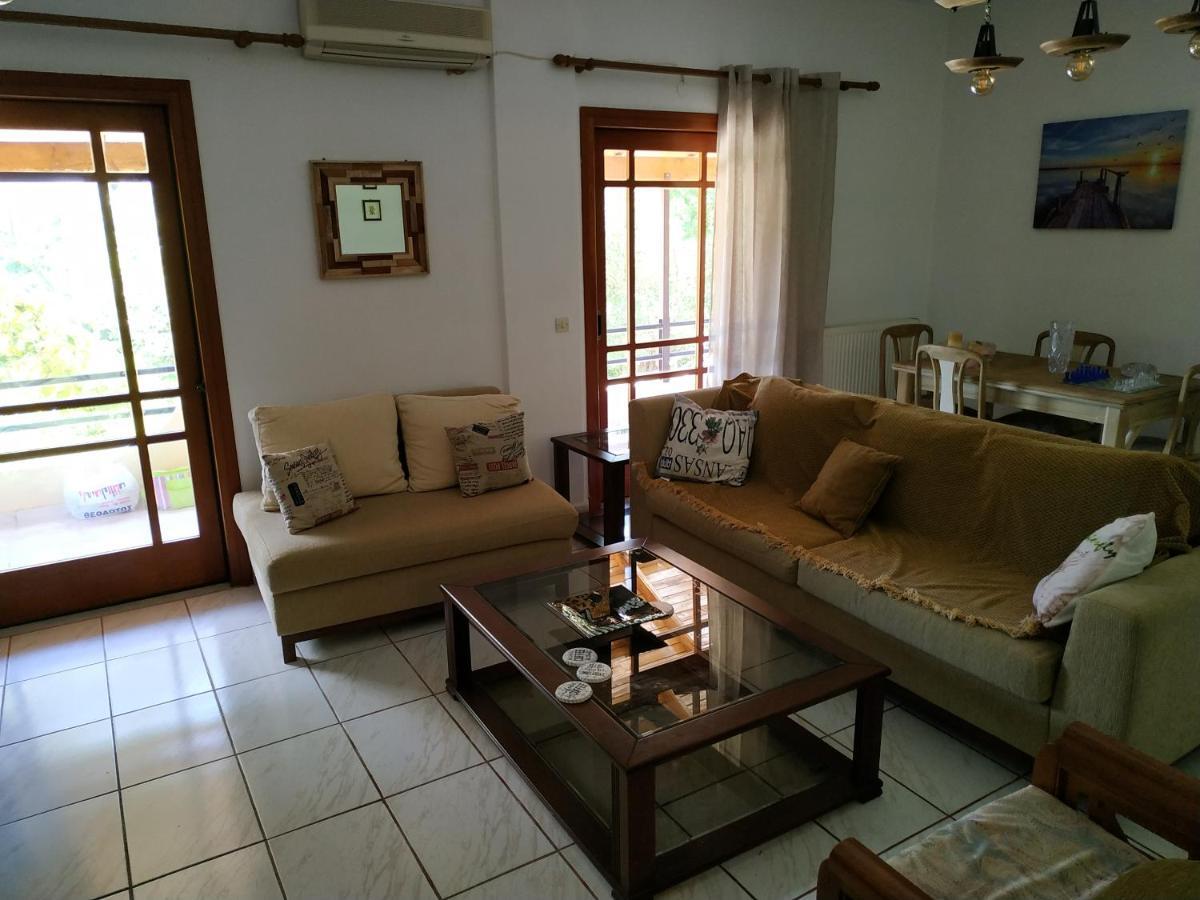 Villa Dimitris Afra Luaran gambar